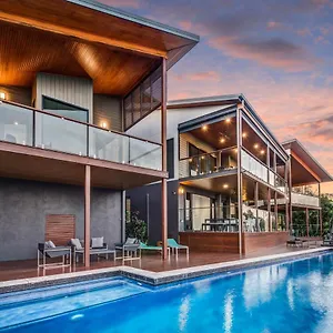  Holiday home Southwinds On By Hiha