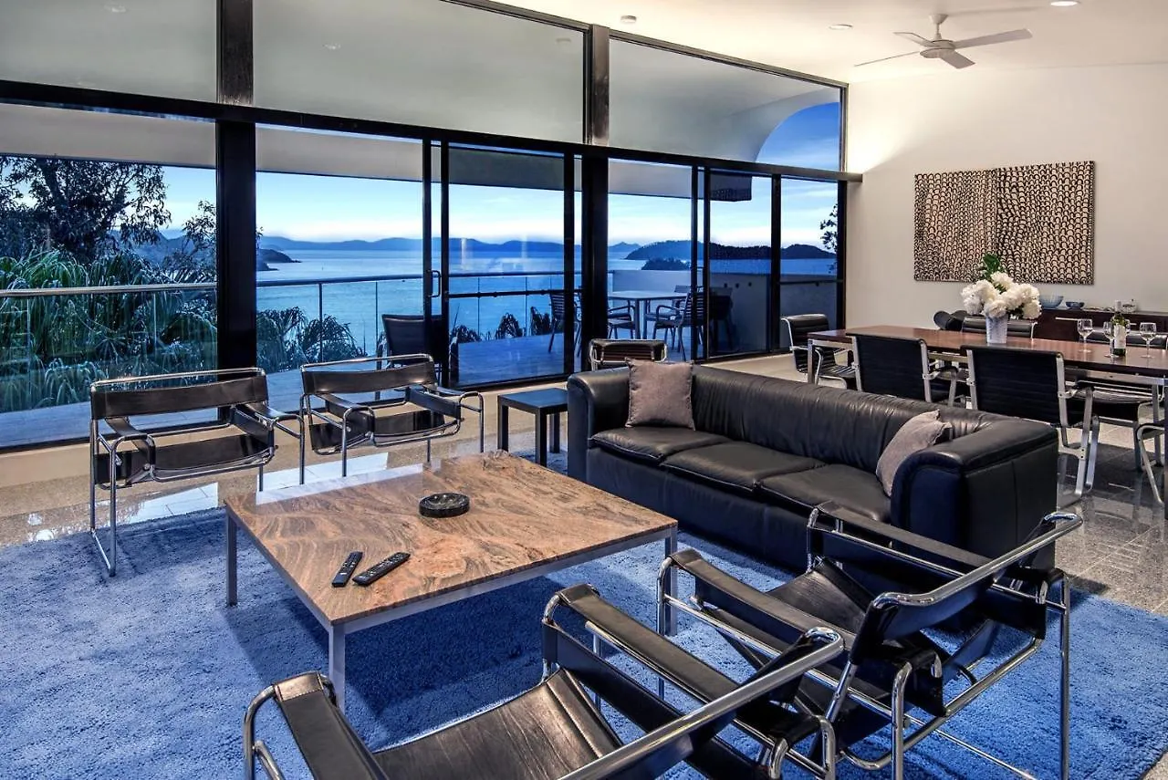 Holiday home Waves 3 Luxury 3 Bedroom Endless Ocean Views Central Location + Buggy Hamilton Island