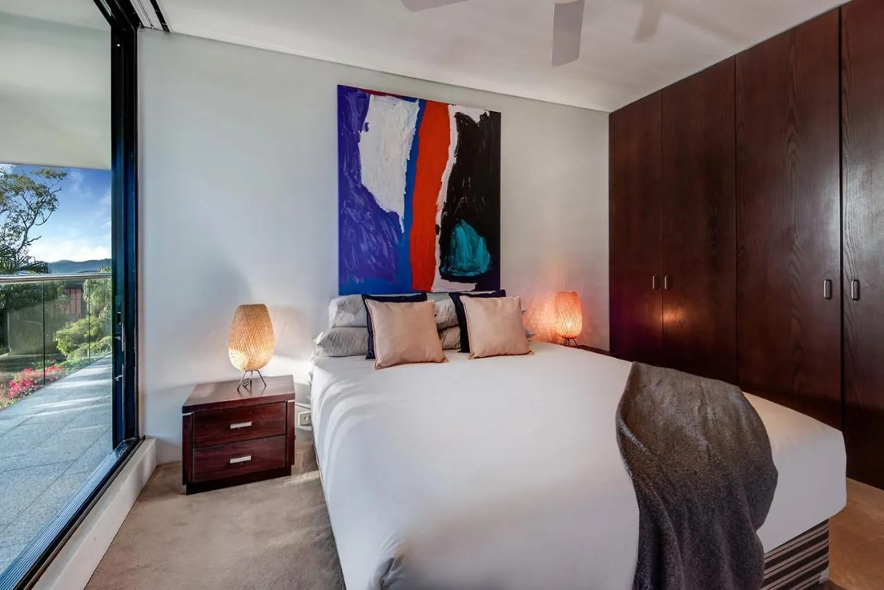 Waves 3 Luxury 3 Bedroom Endless Ocean Views Central Location + Buggy Hamilton Island Australia
