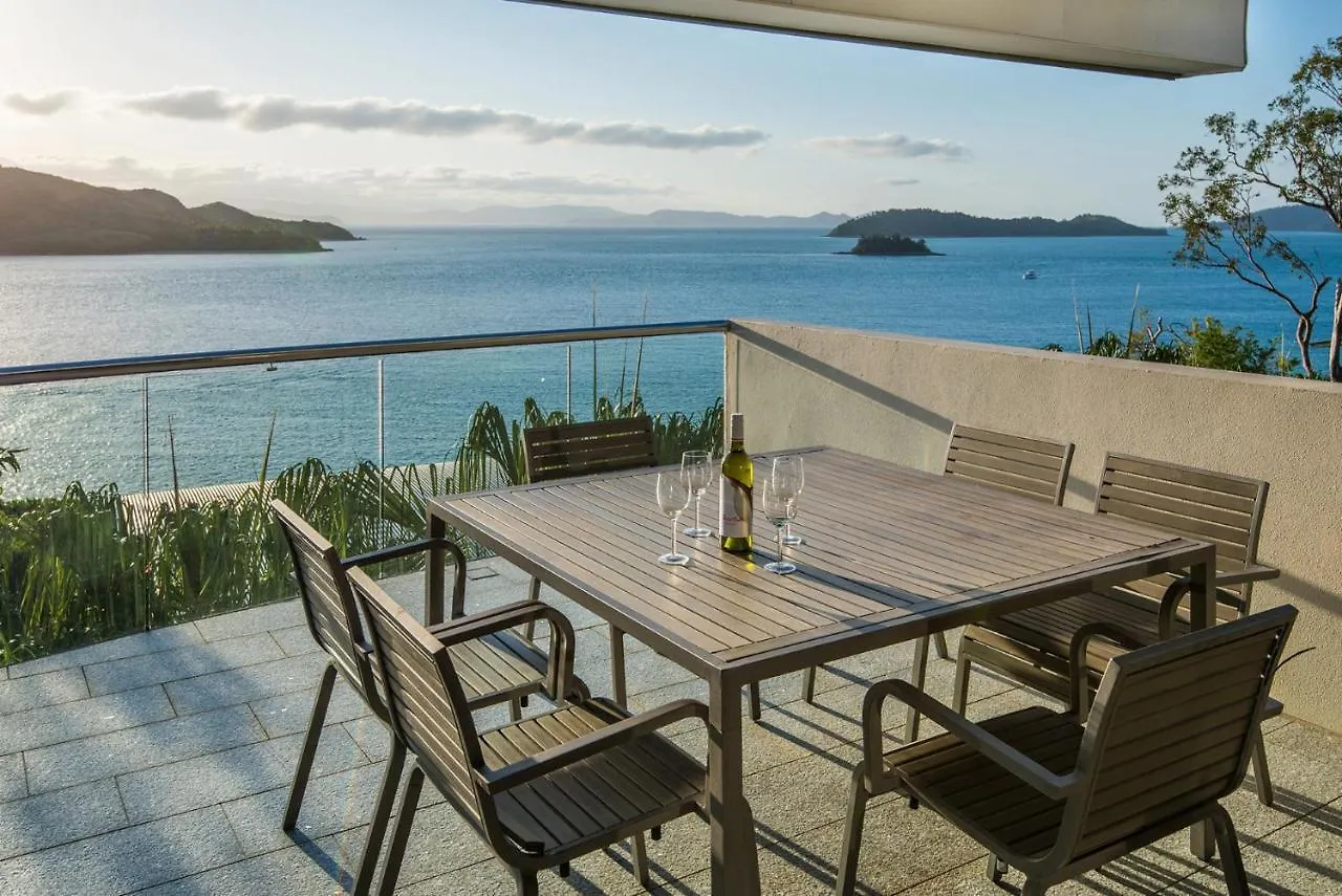 Holiday home Waves 3 Luxury 3 Bedroom Endless Ocean Views Central Location + Buggy Hamilton Island