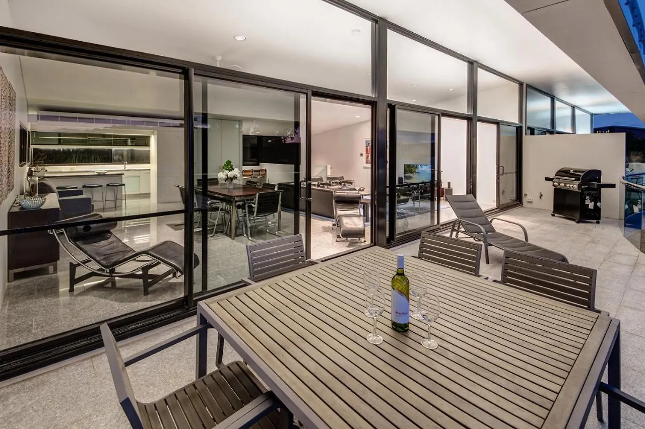Waves 3 Luxury 3 Bedroom Endless Ocean Views Central Location + Buggy Hamilton Island Holiday home