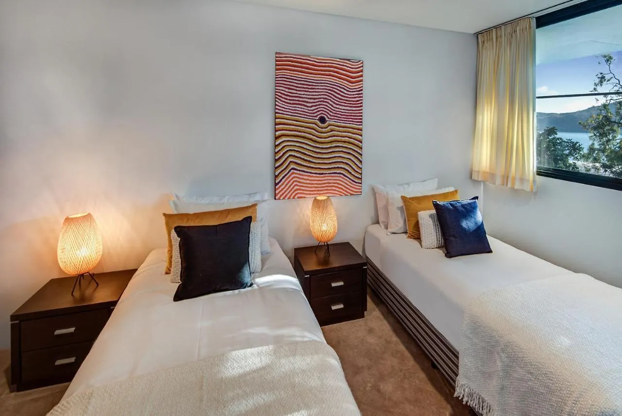 Waves 3 Luxury 3 Bedroom Endless Ocean Views Central Location + Buggy Hamilton Island Holiday home