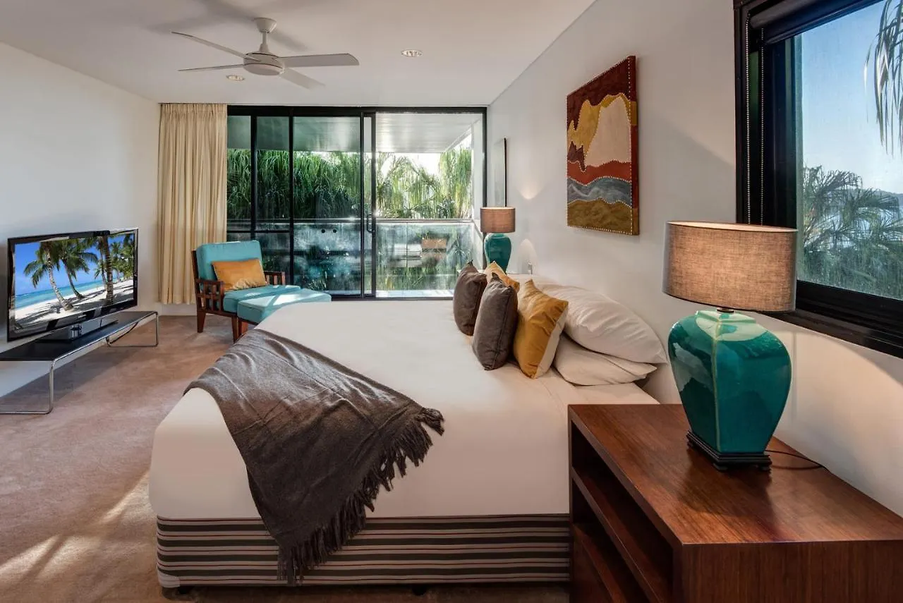 Waves 3 Luxury 3 Bedroom Endless Ocean Views Central Location + Buggy Hamilton Island