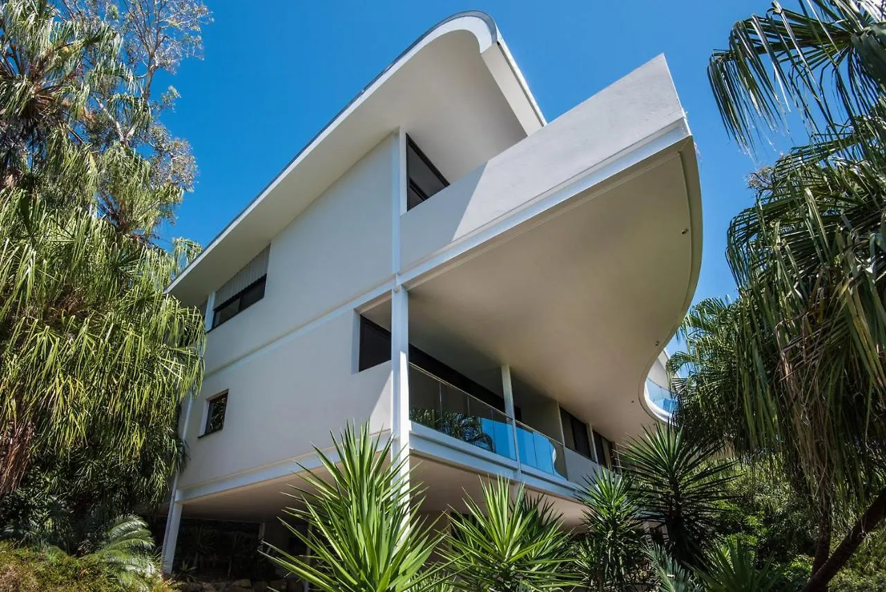 Holiday home Waves 3 Luxury 3 Bedroom Endless Ocean Views Central Location + Buggy Hamilton Island Australia